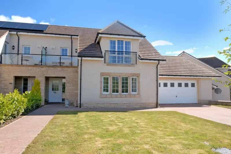 Spacious 3-Bed Semi-Detached Home in Prestigious Cala Development