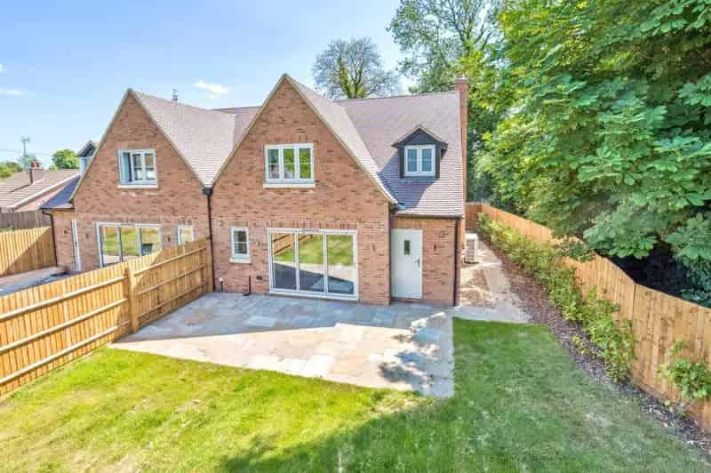 3 Bedroom Semi Detached House For Sale Kensworth