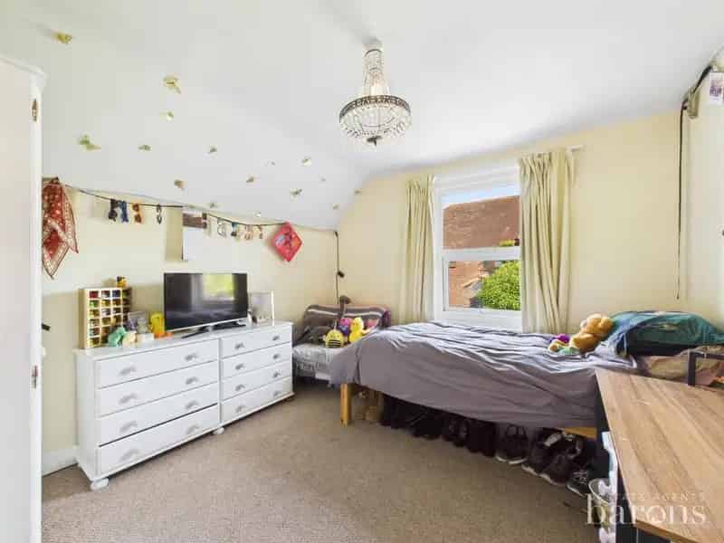 5 Bedroom House for Sale in Basingstoke