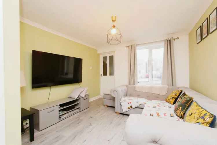 3 Bed Mid-Terraced House in Haxby