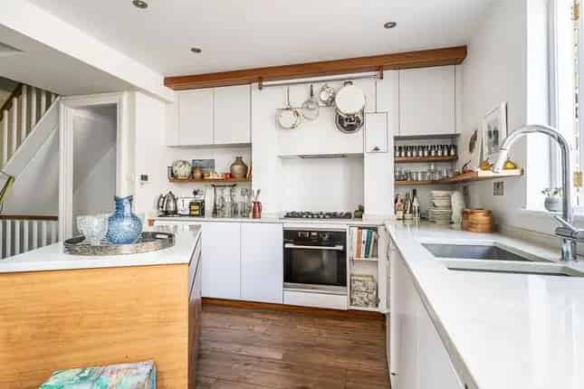 Terraced House for Sale in London SW19