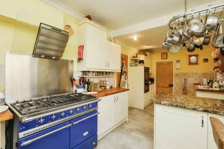 Victorian 4-Bedroom Home near Schools and Town Centre