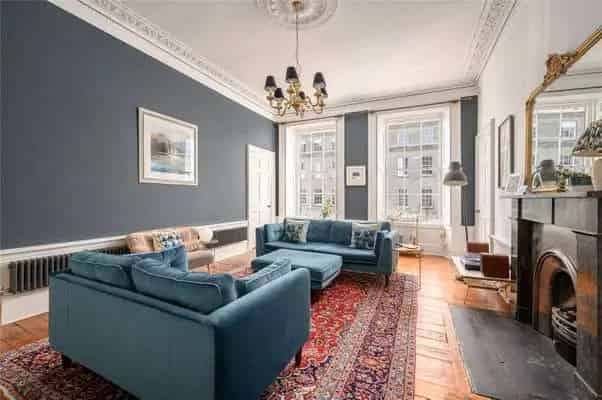 3-Bedroom Flat in Edinburghs New Town Stylish Refurbished Georgian Tenement