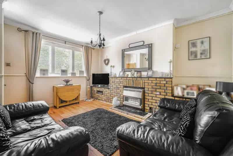 Spacious 3 Bedroom Family House with Ample Living Space