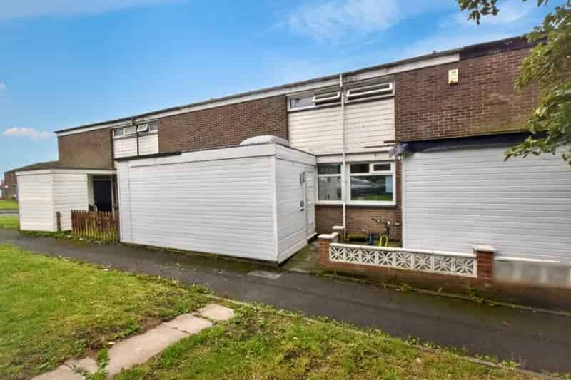 3 Bed Mid-Town House Near Motorways Needs Updating