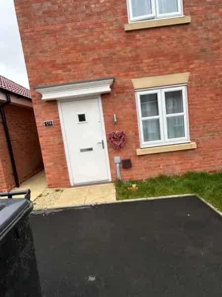 2 Bed House with 2 Bathrooms