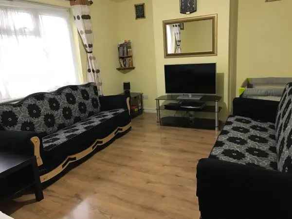 Flat For Rent in Castle Point, England