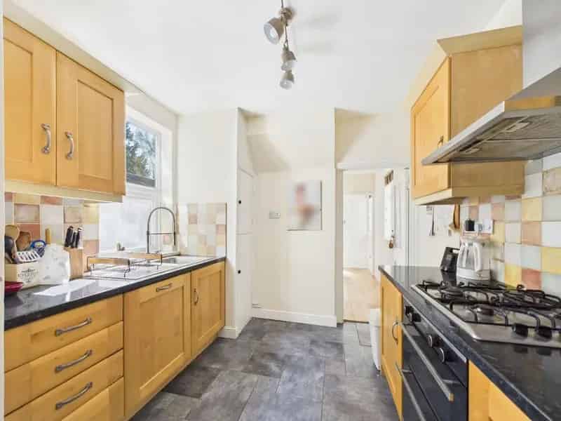 2 Bed Ground Floor Maisonette Near Watford Junction