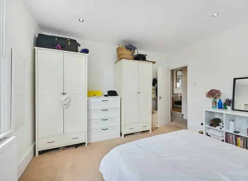 3 Double Bed Flat Top Floor Modern Open Plan Reception