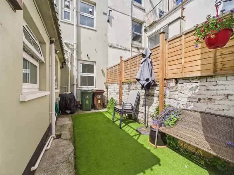 1 Bedroom Ground Floor Apartment for Sale in Stonehouse
