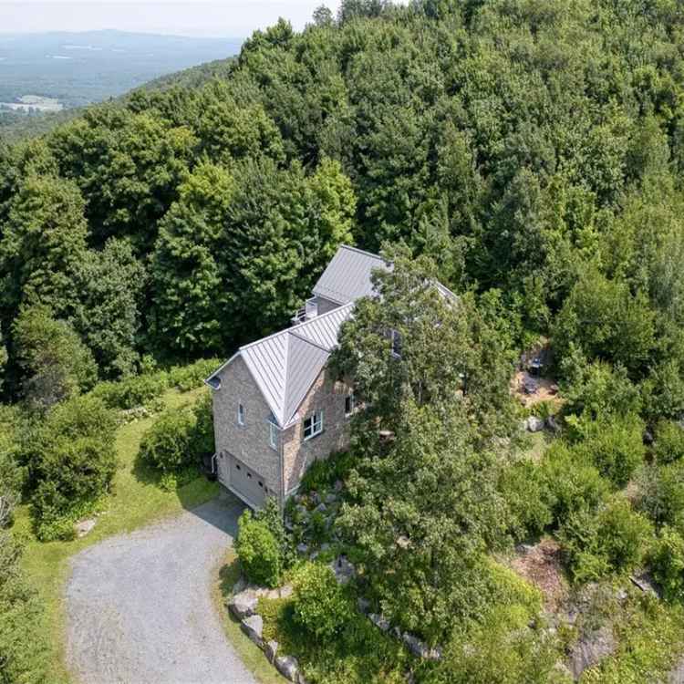 Luxury Shefford Mountaintop Home with Bromont Ski Views