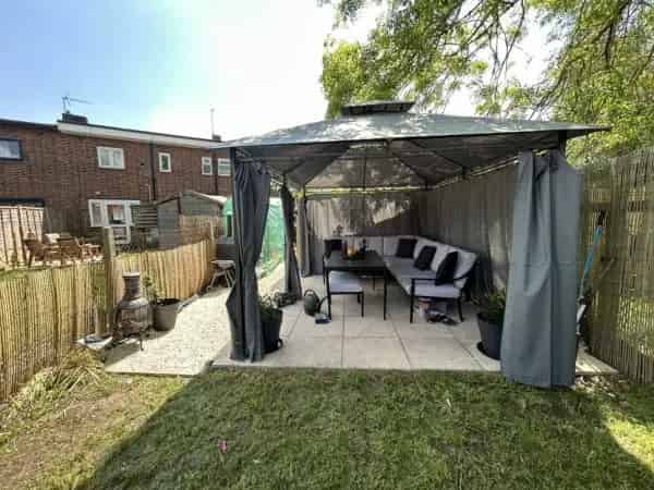 One Bedroom Pet-Friendly Apartment with Private Garden