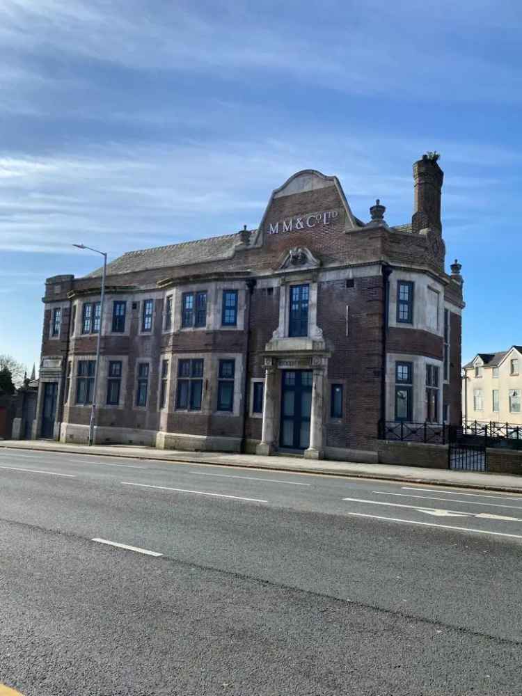 18 Bedroom Apartment Block Fully Let Near Town Centre
