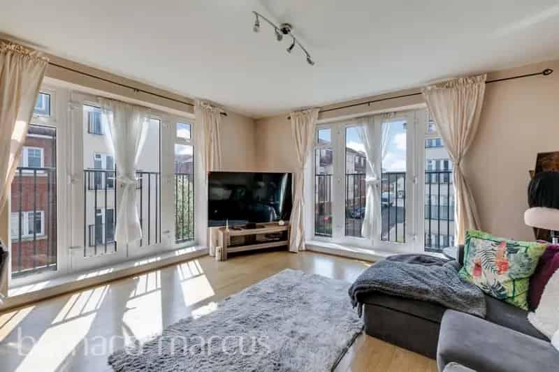 Flat For Sale , London, England