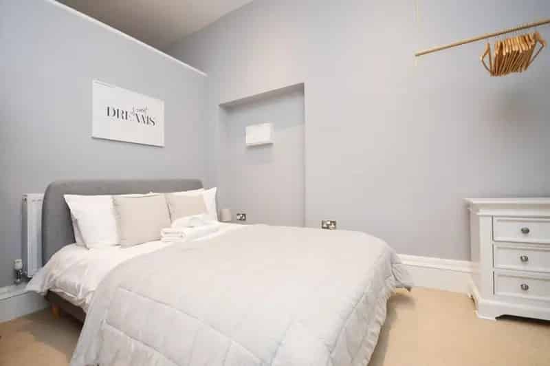 2025 Student Property: One Bedroom Furnished Apartment near Cabot Circus