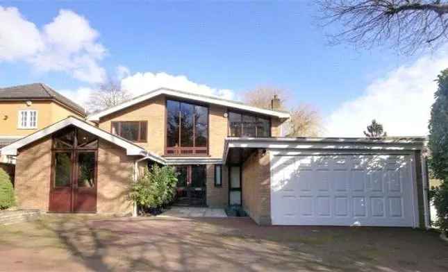 Four Bedroom Detached House for Rent in Mill Hill