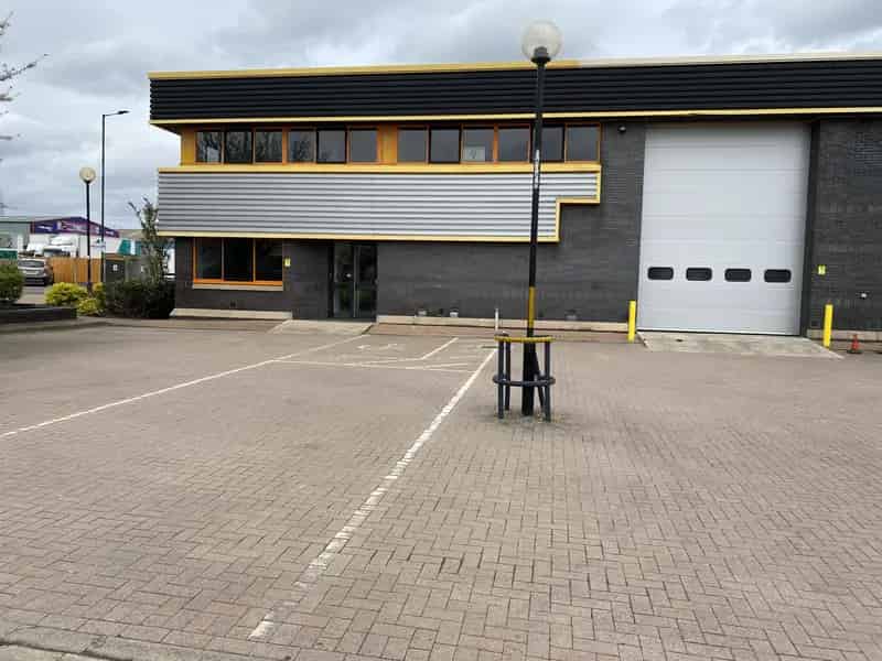 Warehouse To Let Thames View Business Centre