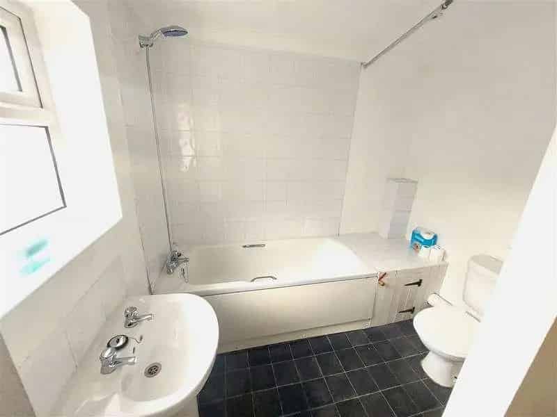 3 Bed Semi-Detached House For Sale Deal