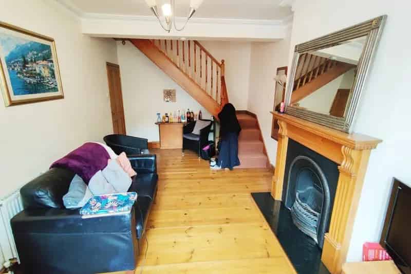 3 Bed House with Garden and Parking