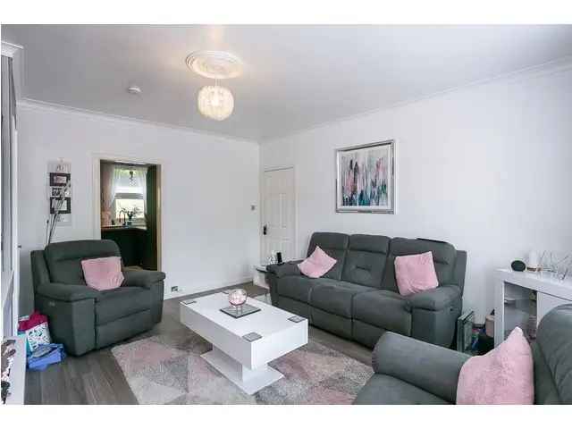 3 bedroom flat  for sale