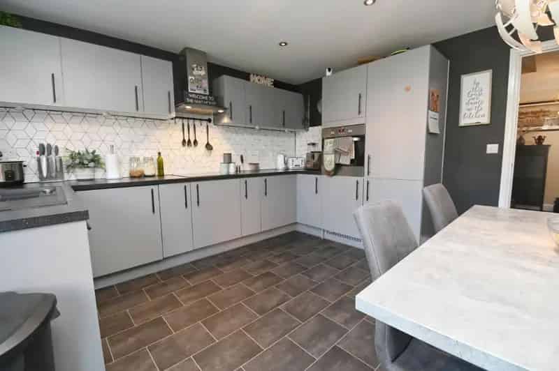 3 Bed Detached House For Sale