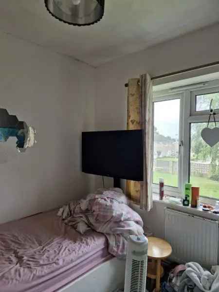 Flat For Rent in Worthing, England