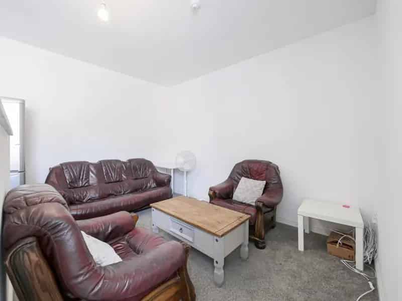 4 Bedroom Flat To Rent