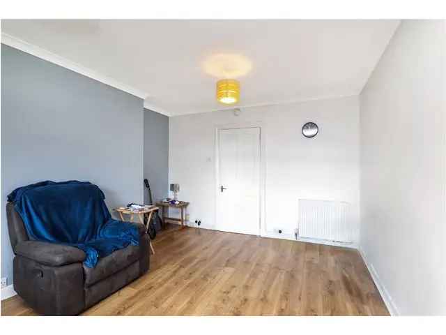 2 Bedroom Lower Cottage Flat for Sale
