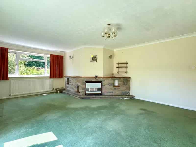 4 Bed Family Home For Sale - Large Garden and Extension Potential