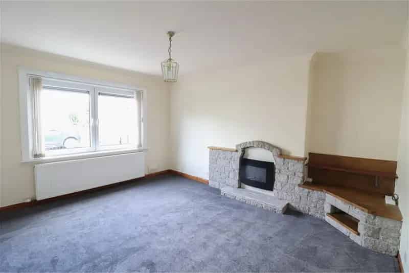 3 Bed Flat - Ground Floor with 1 Reception Room