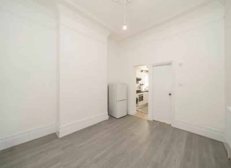 Ground Floor Flat Tooting Spacious Bedroom Open Plan High Ceilings Communal Garden