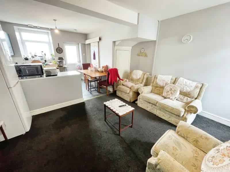 3 Bedroom Terraced House To Rent