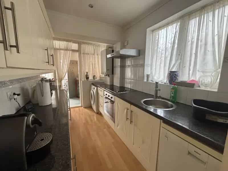 3 Bedroom House Near Greenford Station Extended Family Home