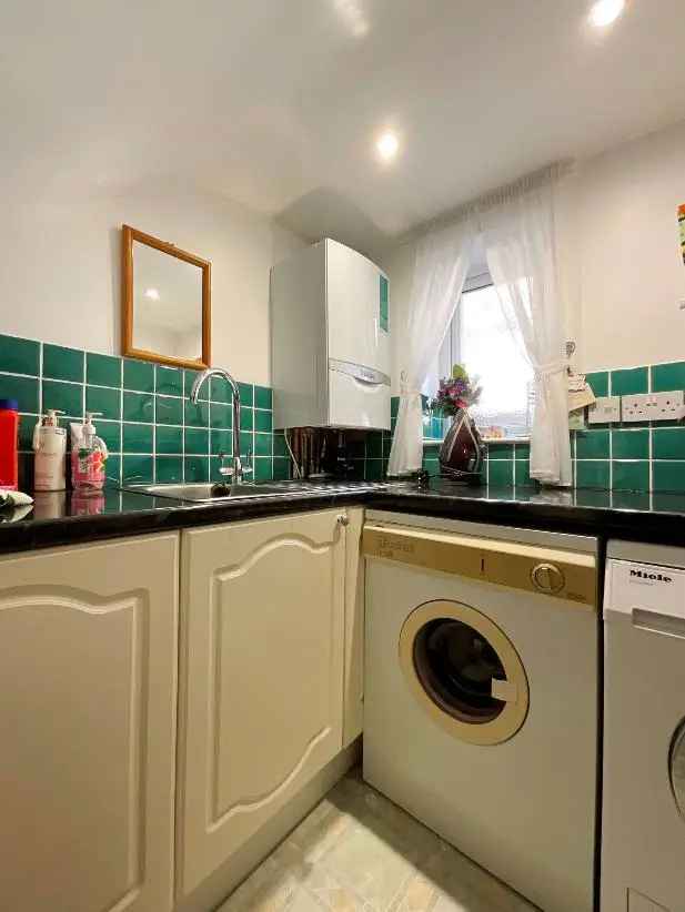 5 Bed Detached House For Sale