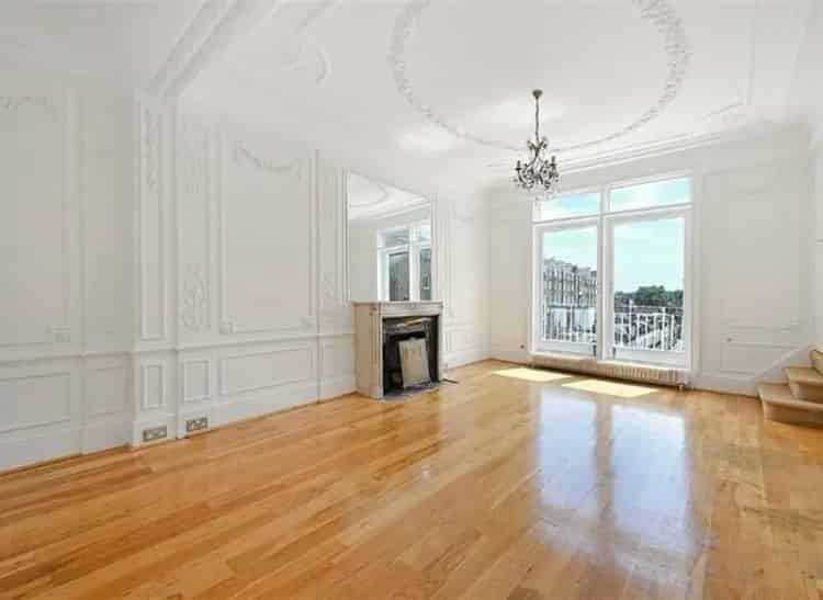 Spacious Knightsbridge Apartment for Professional Couple