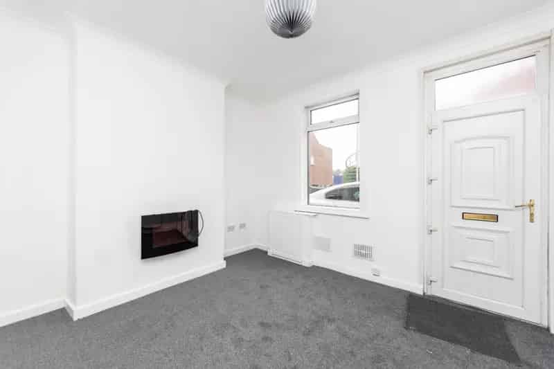 1 Bedroom House To Let Modernized Terrace Close To Amenities Pets Considered