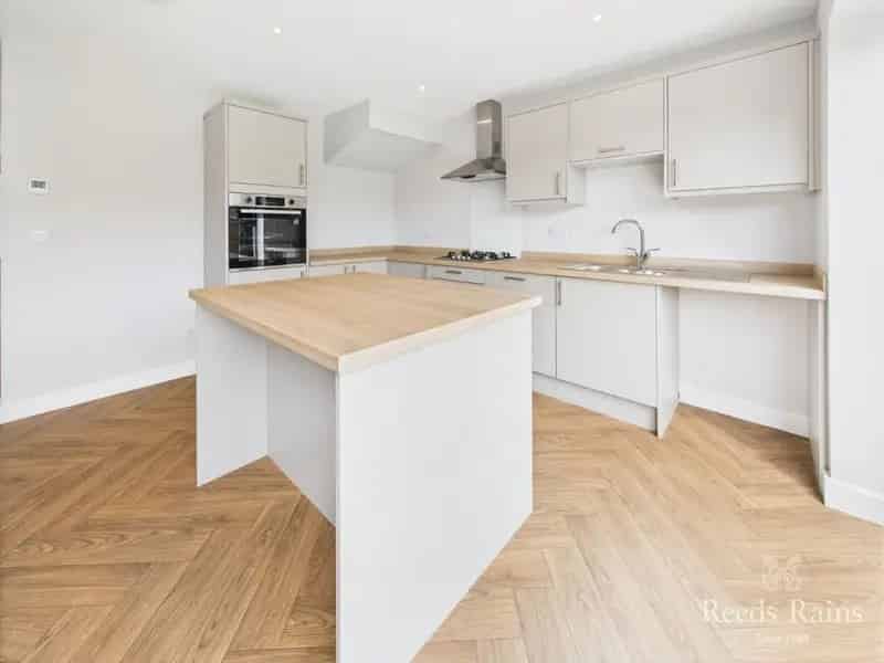 3 Bedroom Semi Detached House for Sale Scarborough