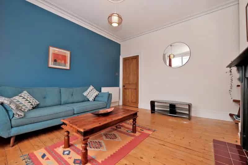 Rosemount 2 Double Bed Flat - Traditional Charm, Modern Amenities