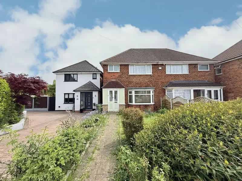 3 bedroom semi-detached house for sale