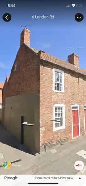 Townhouse in Town Centre with Attic Room and Garden
