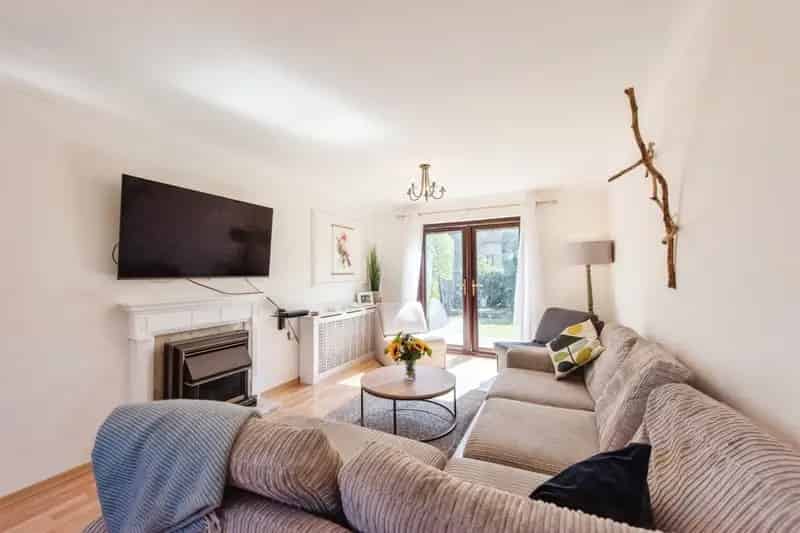 Spacious Detached Family Home with Large Garden and Garage