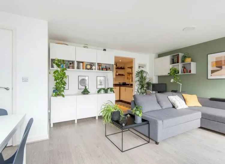 Flat For Sale in Seven Sisters Road, London, England