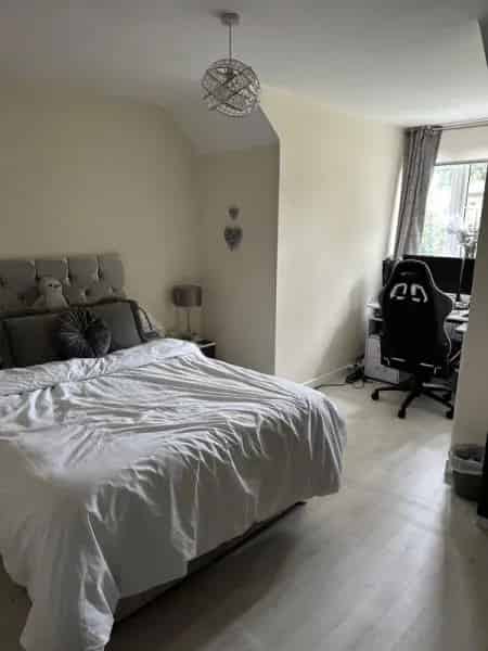 4yr Old Dormer Bungalow Near Schools and Shops