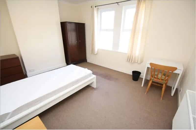 3 Bedroom Furnished House with Garden and Parking