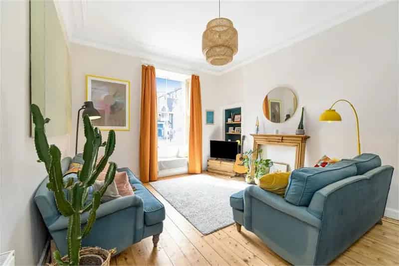 2 Bed Flat - Ground Floor with 1 Reception Room