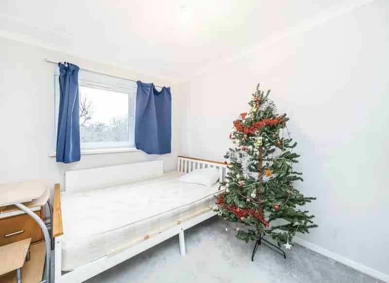 Spacious 3-Bedroom Maisonette with Private Balcony