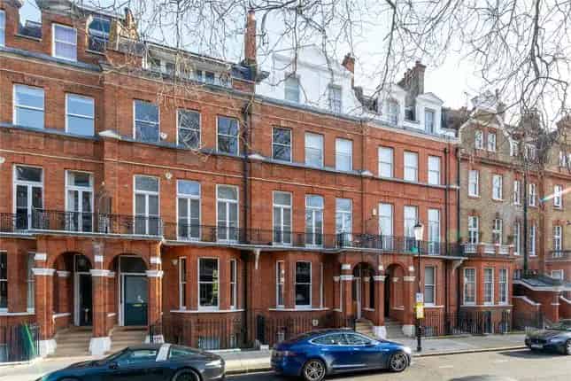 Maisonette for Sale in Cheyne Gardens London SW3