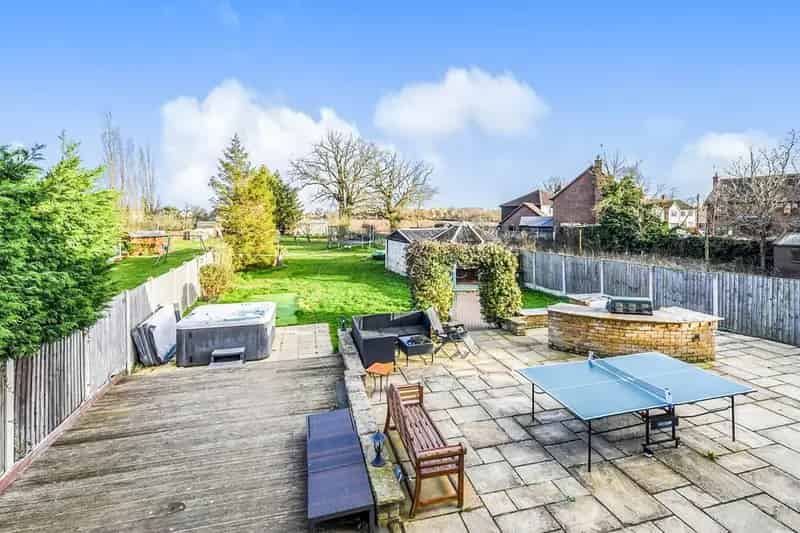 Large Family Home with Annex and Extensive Garden