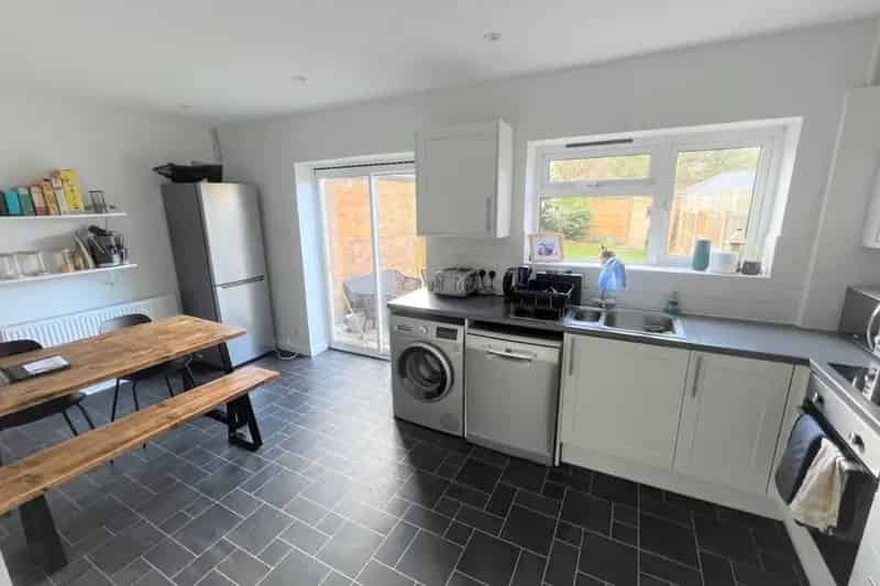 Spacious 3-Bedroom Maisonette Near Hertford North Station