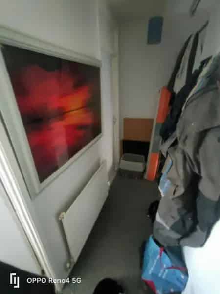 Large Studio Flat Near Gatwick Airport